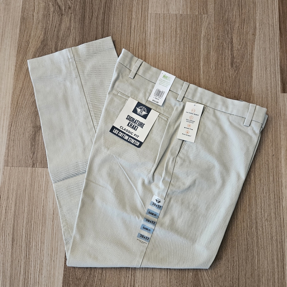 NWT Dockers Signature Khaki Classic Fit 38x32
